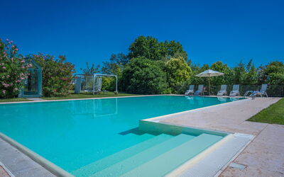 Preseglie Lake Garda: Zwembad, Blauw, Toevlucht, Samengesteld Materiaal, Vrije Tijd, Schaduw, Eco Hotel, Thermae, Waterpartij, Recreatiecentrum