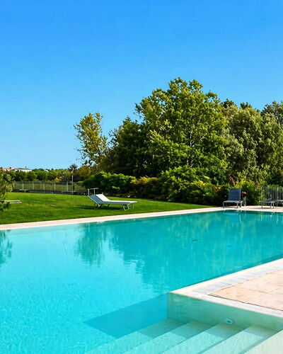 Preseglie Lake Garda: Zwembad, Blauw, Water, Toevlucht, Samengesteld Materiaal, Waterpartij, Schaduw, Vrije Tijd, Eco Hotel, Tuin