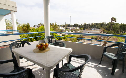 Celeste'S House in Torre Dell'Orso: Balkon, Buitenmeubels