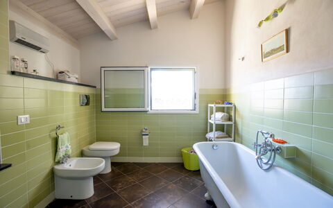 Tenuta Renna: Interieur Ontwerp, Loodgieterswerkinrichting, Flooring, Verdieping, Loodgieter, Badkamer, Kraan, Plafond, Kamer, Tegel