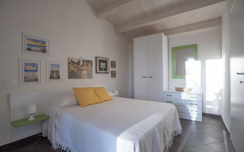 Tenuta Renna: Meubilair, Interieur Ontwerp, Bed, Slaapkamer, Muur, Verdieping, Flooring, Hout, Laken, Kamer