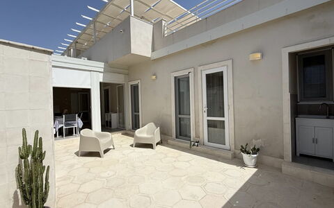 Casa Amare: Buitenmeubels, Stoel, Appartement, Schaduw, Binnenplaats, Patio, Beton, Balkon, Ontwerp, Kamerplant