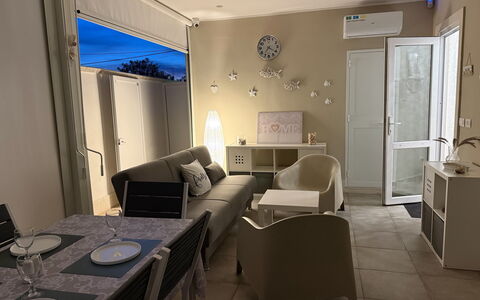 Casa Amare: Meubilair, Interieur Ontwerp, Flooring, Verdieping, Plafond, Kamer, Stoel, Verlichting, Tafel, Woonkamer