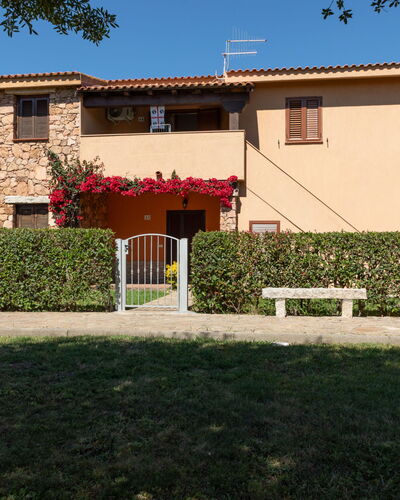 Perla San Teo: Struik, Woongebied, Huis, Huis, Tuin, Schaduw, Hacienda, Landgoed, Landscaping