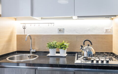 Casa di Lilia: Keuken, Toestel Van De Keuken, Countertop, Interieur Ontwerp, Major Appliance, Cabinetry, Fornuis, Huishoudapparatuur, Loodgieterswerkinrichting, Gootsteen