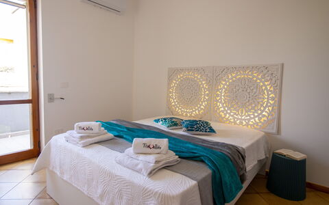 Sweet Dreams Home in Otranto: Interieur Ontwerp, Meubilair, Verdieping, Flooring, Hout, Slaapkamer, Bed, Textiel, Laken, Bedding