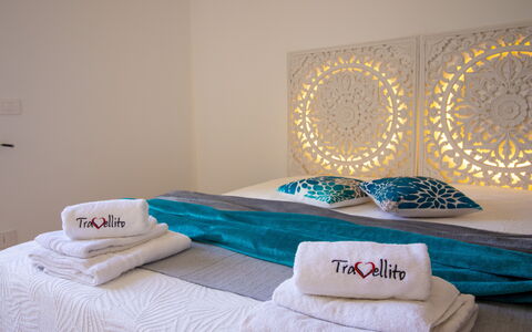 Sweet Dreams Home in Otranto: Meubilair, Interieur Ontwerp, Slaapkamer, Bed, Verdieping, Bedding, Textiel, Laken, Kamer, Flooring