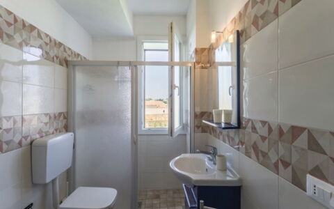 Villa Marzia: Flooring, Verdieping, Samengesteld Materiaal, Tegel, Appartement, Loodgieterswerkinrichting, Loodgieter, Badkamer, Lichte Inrichting