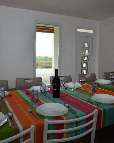 Villa Marzia: Meubilair, Tafel, Stoel, Hout, Interieur Ontwerp, Flooring, Keuken En Eettafel, Eetkamer, Verlichting, Verdieping