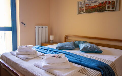 Elena'S House in Otranto: Hout, Meubilair, Stoel, Beits, Hardwood, Slaapkamer, Hotel, Bed, Bed Frame