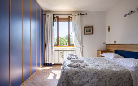 Civico108 Vacation Home, Pool, Castellina in Chian: Hout, Interieur Ontwerp, Slaapkamer, Flooring, Huis, Bed, Verdieping, Kamer, Laken, Appartement