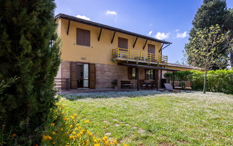 Civico108 Vacation Home, Pool, Castellina in Chian: Land Lot, Verblijf, Landgoed, Schaduw, Gazon, Boerderij, Tuin, Landscaping, Werf