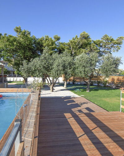 Villa Andrea: Zwembad, Samengesteld Materiaal, Schaduw, Toevlucht, Eco Hotel, Dek, Beits, Ontwerp, Hardwood, Landscaping