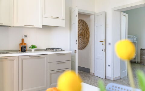 Casale Oleandro Marino: Meubilair, Interieur Ontwerp, Hout, Countertop, Flooring, Cabinetry, Keuken, Toestel Van De Keuken, Kamer, Major Appliance