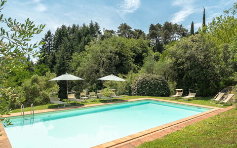 La Sorgente: Zwembad, Struik, Toevlucht, Tuin, Eco Hotel, Landscaping, Schaduw, Landgoed, Hacienda, Gazon