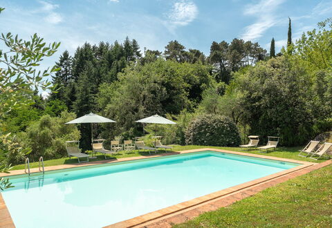 La Sorgente: Zwembad, Struik, Toevlucht, Tuin, Eco Hotel, Landscaping, Schaduw, Landgoed, Hacienda, Gazon