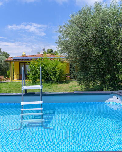 Cottage Girasole di Mare: Blauw, Zwembad, Samengesteld Materiaal, Schaduw, Toevlucht, Vrije Tijd, Backyard, Tuin, Eco Hotel, Landscaping