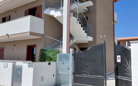 Marina di Sorso 5: Woongebied, Huis, Appartement, Stedelijk Ontwerp, Balkon, Schaduw, Daylighting, Gips