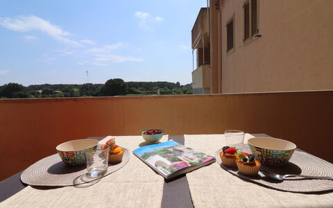 Mediterranea'S House Otranto: Meubilair, Buitenmeubels, Stoel, Beits, Schaduw, Keuken En Eettafel, Buitentafel, Koffietafel, Balkon, Kamerplant