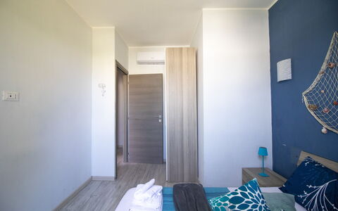 Mediterranea'S House Otranto: Interieur Ontwerp, Hout, Verdieping, Flooring, Meubilair, Slaapkamer, Kamer, Appartement, Bed, Verlichting