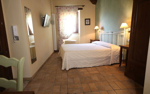 Residence Borgodamare: Meubilair, Flooring, Verdieping, Interieur Ontwerp, Plafond, Bed, Verlichting, Slaapkamer, Kamer, Linens