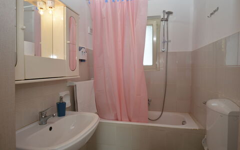 Villa Mameli: Badkamer, Loodgieterswerkinrichting, Wastafel In De Badkamer, Interieur Ontwerp, Wastafel, Kraan, Flooring, Verdieping, Loodgieter, Bad