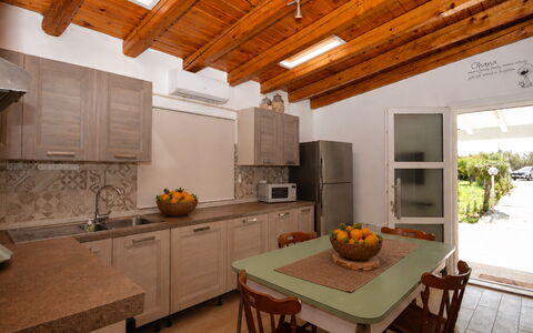 Villa Mameli: Meubilair, Flooring, Hout, Interieur Ontwerp, Verdieping, Tafel, Plafond, Stoel, Huis, Countertop