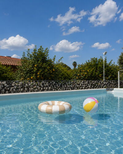 Villa Mameli: Blauw, Zwembad, Buitenmeubels, Samengesteld Materiaal, Toevlucht, Vrije Tijd, Schaduw, Eco Hotel, Paraplu, Waterpartij