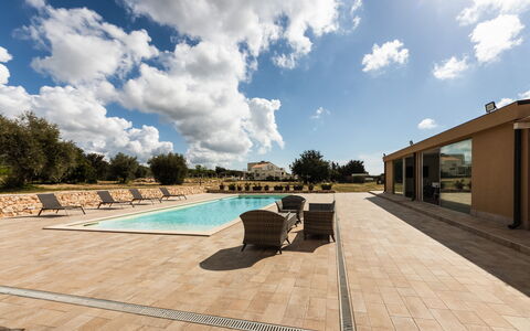 Villa Meti: Landgoed, Schaduw, Ontwerp, Landscaping, Zwembad, Tegel