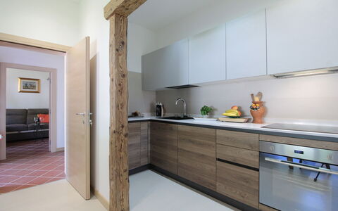 House Angy: Countertop, Keuken, Flooring, Interieur Ontwerp, Meubilair, Muur, Hout, Verdieping, Cabinetry, Toestel Van De Keuken