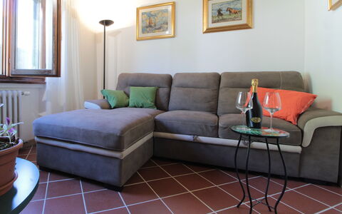 House Angy: Meubilair, Flooring, Verdieping, Interieur Ontwerp, Bankstel, Woonkamer, Huis, Kamer, Appartement