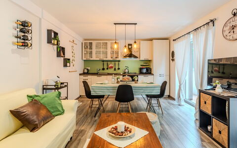La Casetta di Lulù: Meubilair, Interieur Ontwerp, Flooring, Bankstel, Kamer, Verdieping, Hout, Plafond, Woonkamer, Tafel