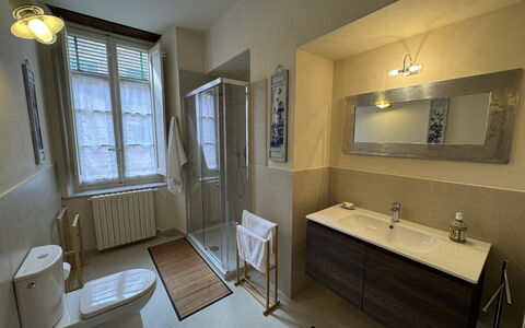 Alla Torre: Flooring, Verdieping, Loodgieterswerkinrichting, Hout, Interieur Ontwerp, Badkamer, Wastafel In De Badkamer, Wastafel, Kraan, Loodgieter