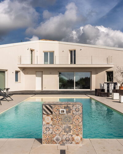 Pizzuta Country House: Zwembad, Woongebied, Huis, Huis, Landgoed, Samengesteld Materiaal, Toevlucht, Villa, Schaduw, Beton
