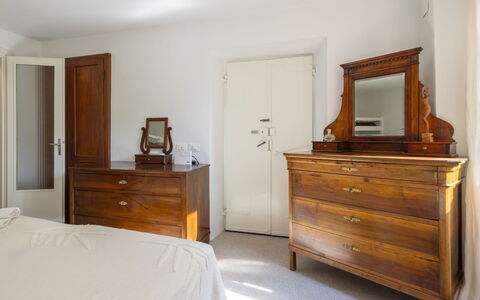 La Giuseppina: Meubilair, Bed, Interieur Ontwerp, Flooring, Lade, Slaapkamer, Cabinetry, Verdieping, Hout, Dressoir
