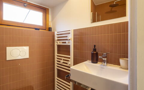 La Giuseppina: Flooring, Muur, Verdieping, Loodgieterswerkinrichting, Interieur Ontwerp, Hout, Plafond, Kraan, Loodgieter, Badkamer