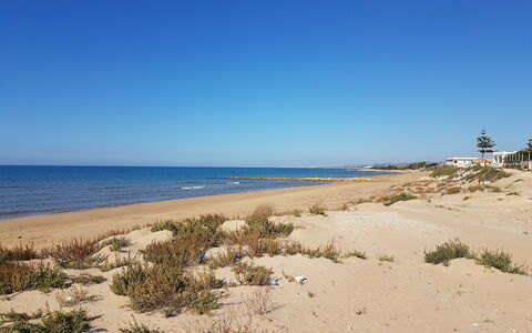 Villa Billona: Lucht, Blauw, Strand, Dag, Zwemwater, Kust, Natuurlijke Omgeving, Zee, Horizon, Zand