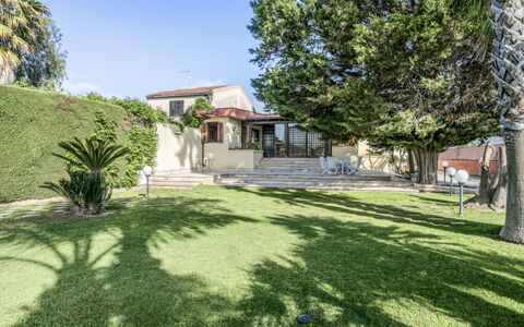 Villa Billona: Woongebied, Tuin, Schaduw, Landgoed, Hacienda, Gazon, Landscaping, Werf, Backyard