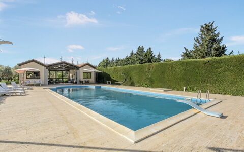 Villa Billona: Zwembad, Toevlucht, Vrije Tijd, Samengesteld Materiaal, Landgoed, Schaduw, Buitenmeubels, Villa, Eco Hotel, Hotel
