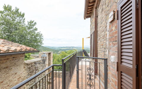 La Terrazza nel Borgo: Muur, Steen, Metselwerk, Ijzer, Leuning, Stenen Muur, Balkon, Hek, Baluster