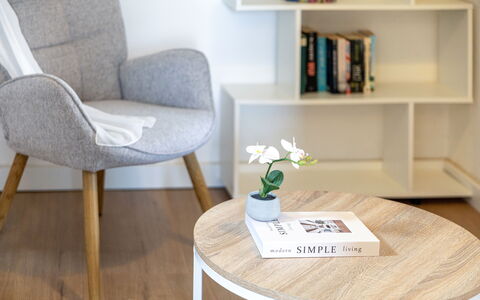 La Terrazza nel Borgo: Meubilair, Hout, Flooring, Interieur Ontwerp, Houten Vloer, Verdieping, Stoel, Woonkamer, Hardwood
