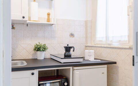 Fano Mare: Keuken, Interieur Ontwerp, Countertop, Toestel Van De Keuken, Cabinetry, Flooring, Huishoudapparatuur, Meubilair, Verlichting, Kraan
