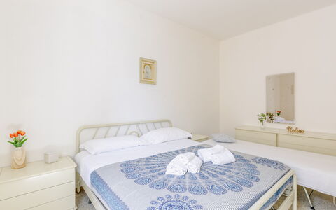 Fano Mare: Interieur Ontwerp, Meubilair, Slaapkamer, Verdieping, Bed, Appartement, Huis, Laken, Bedding, Kamer