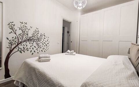 Last Sun Roccella: Bed, Bedding, Meubilair, Interieur Ontwerp, Slaapkamer, Laken, Muur, Verdieping, Flooring, Kamer