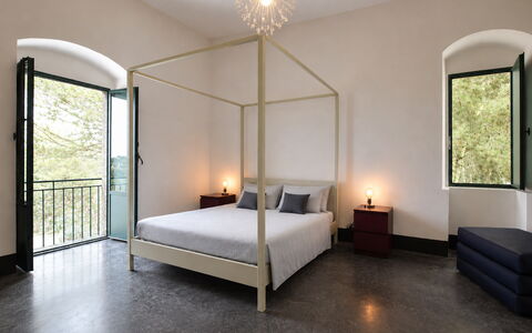 Villa Chiaramonte Gulfi: Interieur Ontwerp, Bed, Slaapkamer, Muur, Meubilair, Flooring, Plafond, Verdieping, Verlichting, Bedding