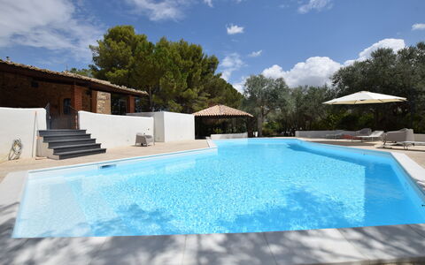 Villa Chiaramonte Gulfi: Blauw, Zwembad, Samengesteld Materiaal, Toevlucht, Schaduw, Eco Hotel, Thermae, Landgoed, Hacienda, Waterpartij