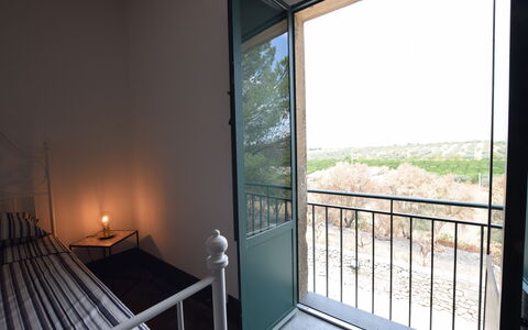 Villa Chiaramonte Gulfi: Meubilair, Verdieping, Ijzer, Stoel, Metaal, Glas, Balkon, Beits, Hardwood, Slaapkamer
