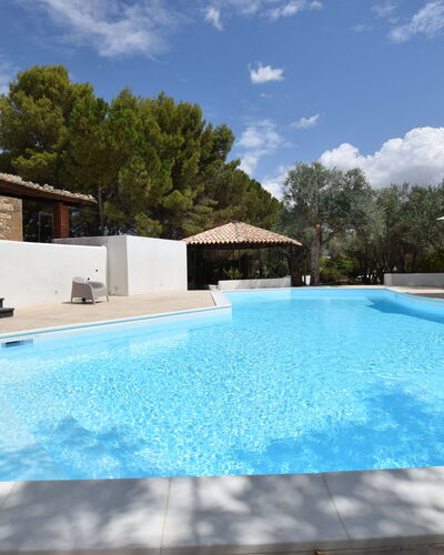 Villa Chiaramonte Gulfi: Blauw, Zwembad, Samengesteld Materiaal, Toevlucht, Schaduw, Eco Hotel, Thermae, Landgoed, Hacienda, Waterpartij
