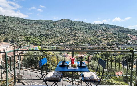 Alessandro: Balkon, Stoel, Buitenmeubels, Buitentafel, Kamerplant, Koffietafel, Hek, Eco Hotel, Keuken En Eettafel, Bloempot