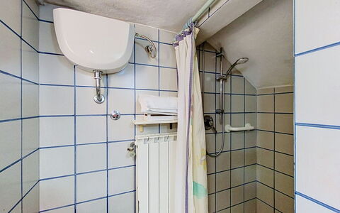 Lucia e Francesco: Loodgieterswerkinrichting, Interieur Ontwerp, Flooring, Verdieping, Badkamer, Loodgieter, Wastafel, Kamer, Kraan, Tegel